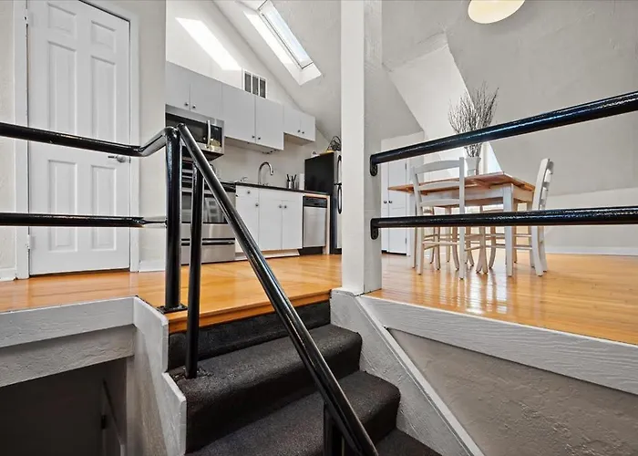 Apartment Skyline At Your Door - With A View