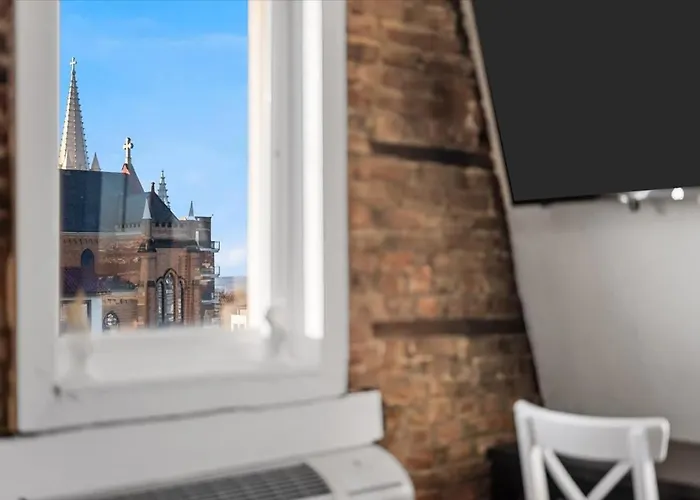 Apartment Skyline At Your Door - With A View