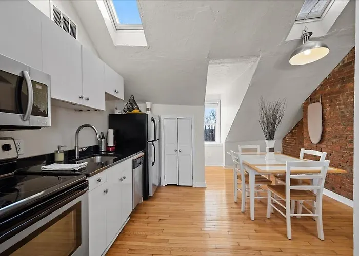 Apartment Skyline At Your Door - With A View