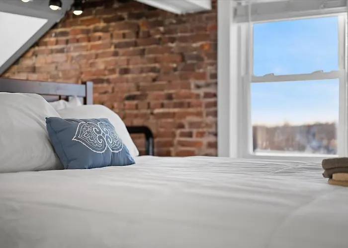 Apartment Skyline At Your Door - With A View