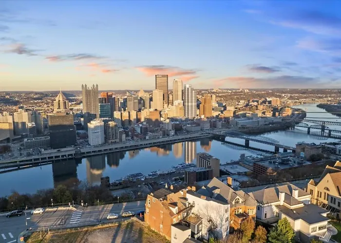 Skyline At Your Door - With A View Apartment