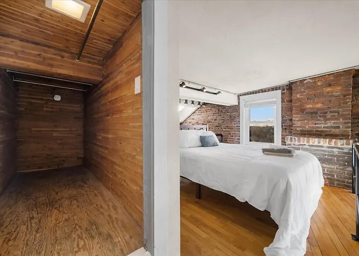 Apartment Skyline At Your Door - With A View *