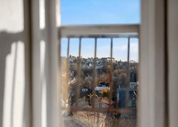 Skyline At Your Door - With A View Apartment *