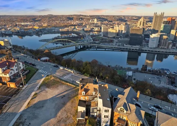 Apartment Skyline At Your Door - With A View *